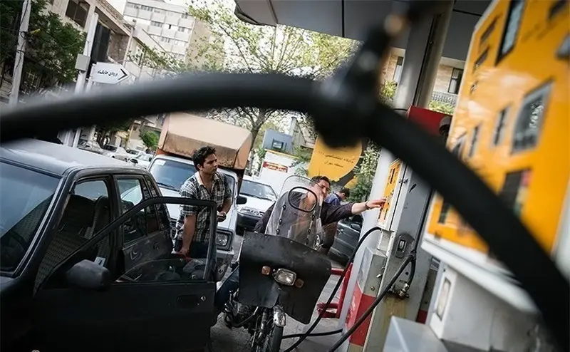 صف چندکیلومتری پمپ بنزین در غرب تهران
