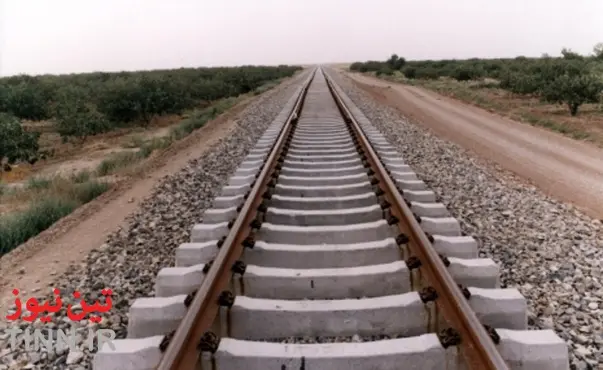 عملیات اجرایی ریل‌گذاری خط چهارم قطار حومه‌ای تهران - گرمسار آغاز شد