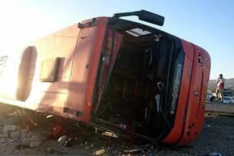 تصادف اتوبوس در آزادراه تهران-قزوین ۸ مصدوم برجا گذاشت