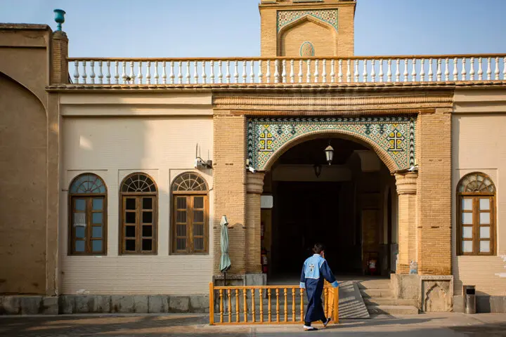 بخشی از نمای دیوار جنوبی کلیسای وانک اصفهان با بارش های اخیر فرو ریخت