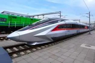 فیلم| رونمایی از نمونه مهندسی سریعترین قطار پرسرعت جهان در چین