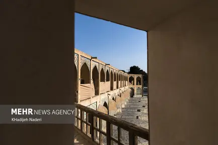 نصب جان پناه پل خواجو 