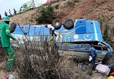 فاجعه جاده ای در آفریقای جنوبی/ مرگ ۴۰ نفر در سقوط اتوبوس