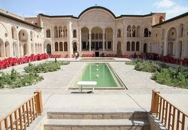 
رونق صنعت گردشگری موجب رشد تولید و اشتغالزایی می‌شود
