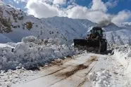جاده های کوهستانی چهارمحال و بختیاری تحت کنترل زنده دوربین نظارت تصویری/ آمادگی کامل برای راهداری زمستانی؛ از گردنه چری تا گردنه شاه منصوری