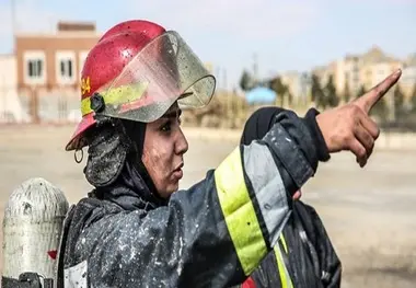 کدام زنان می توانند آتش نشانان شوند؟