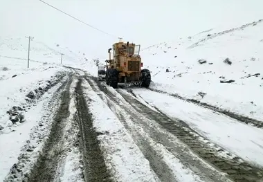 بارش برف و باران در جاده‌های کشور 