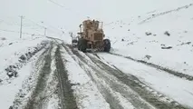 انجام عملیات برف روبی در راه‌های مواصلاتی تهران/ تمام مسیرها باز است