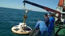 بویه غوطه‌ور ساخت داخل در بندر شهید رجایی با موفقیت به آب‌ انداخته شد