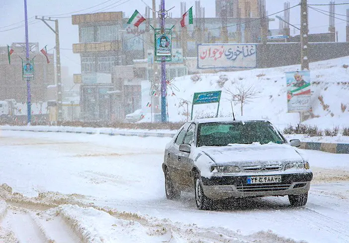 بارش پراکنده برف در جاده‌های 4 استان/آزادراه کرج-‌تهران پرترددترین مسیر