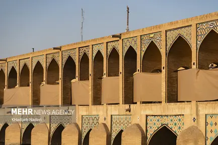 نصب جان پناه پل خواجو 