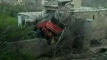  ورود کامیون به داخل یک منزل مسکونی + عکس