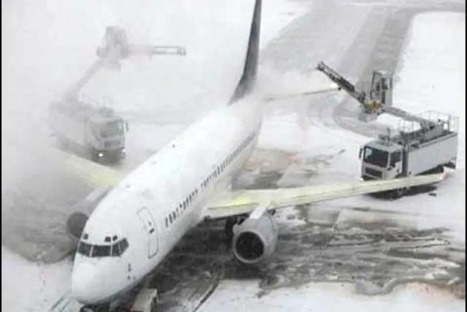 روایتی از 48 ساعت برفی در فرودگاه مهرآباد