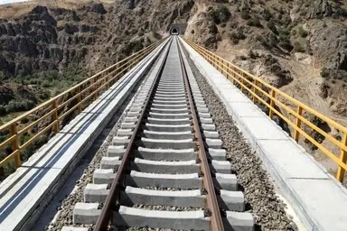 نیاز ۴ همت اعتبار برای تکمیل راه‌ آهن چهارمحال و بختیاری