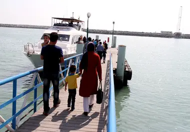 سهم بنادر قشم از حمل و نقل مسافرین نوروزی ۷۲ درصد بوده است