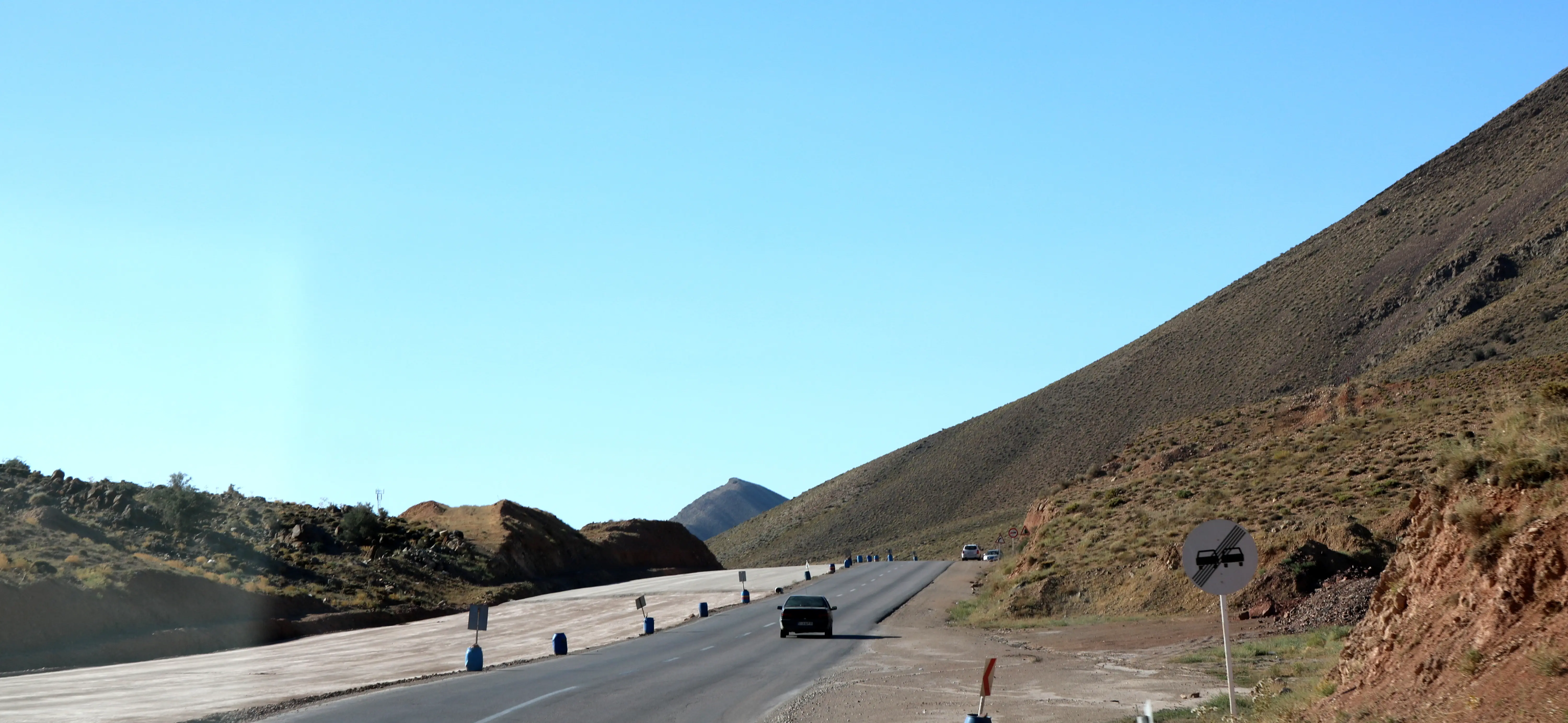 جاده علیصدر همدان ظرفیت تردد خودروها را ندارد