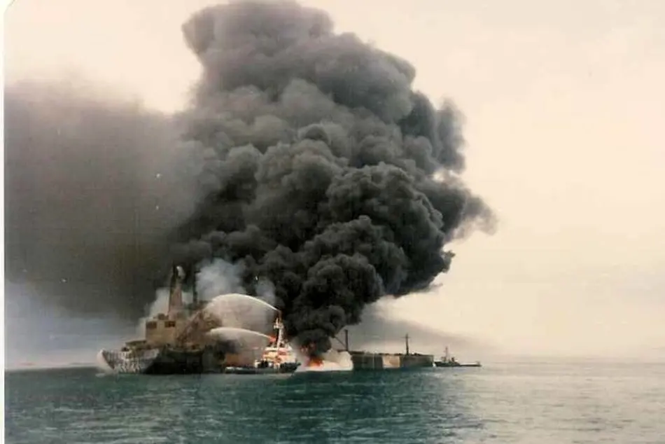 احتمال انفجار و غرق‌شدن نفتکش ایرانی