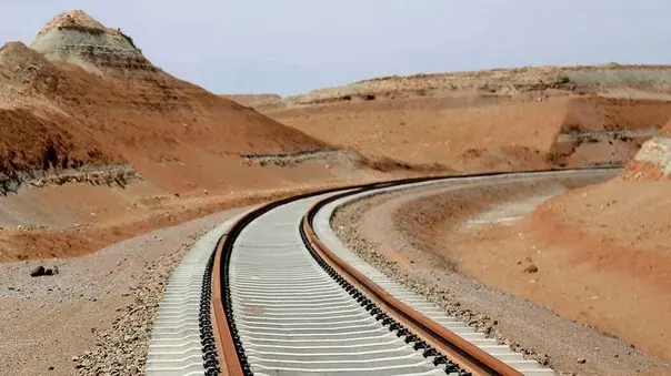 تکمیل ریل گذاری راه آهن خاش به ایرانشهر در سیستان و بلوچستان‌