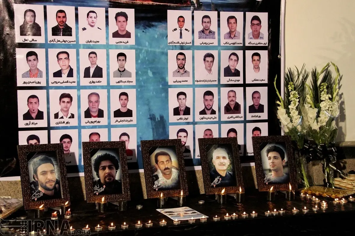 (تصاویر)  وداع با جانباختگان حادثه نفتکش ایرانی در بندر انزلی 