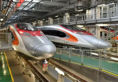 XRL trainset arrives in Hong Kong by rail