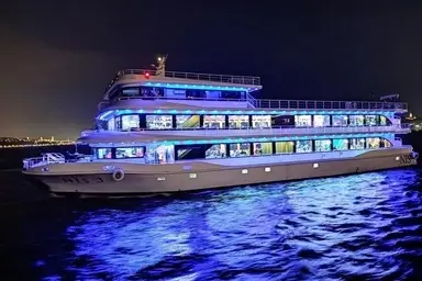 آغاز فصل جدید گردشگری دریایی در خزر؛ کروز ۱۵۰ نفره در مازندران پهلو گرفت
