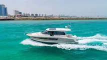 نجات پنج سرنشین یک قایق تفریحی در بندر انزلی 