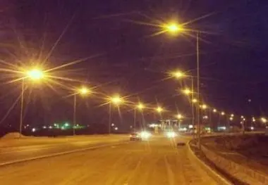 ارتقای ایمنی گردنه برف گیر گرمک با اجرای حفاظ بتنی و روشنایی جاده