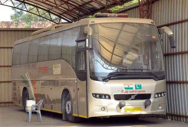 فیلم | خط تولید شگفت انگیز اتوبوس به شیوه دستی در پاکستان!