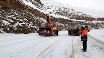 راهداری زمستانی؛ گذر از جاده های سرد با جانفشانی راهداران 