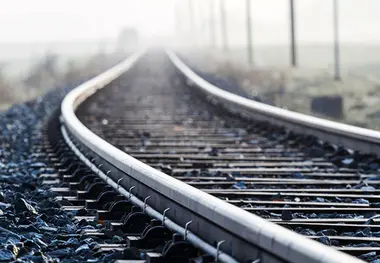 فیلم| فرآیند ریل گذاری راه آهن پرسرعت  در خطوط بدون بالاست