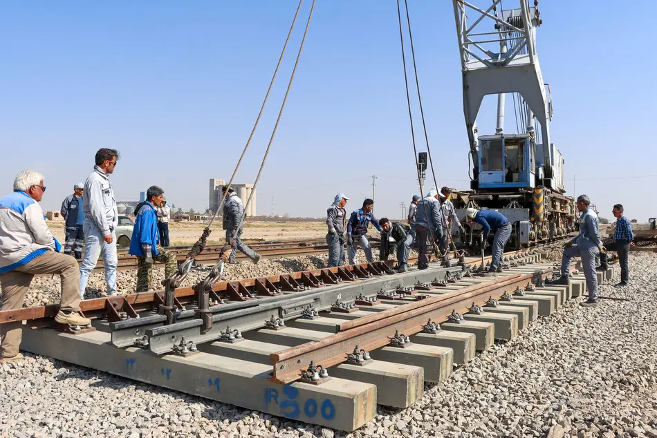 ارتقای ایستگاه گلدانه با نصب سوزن بتنی UIC60