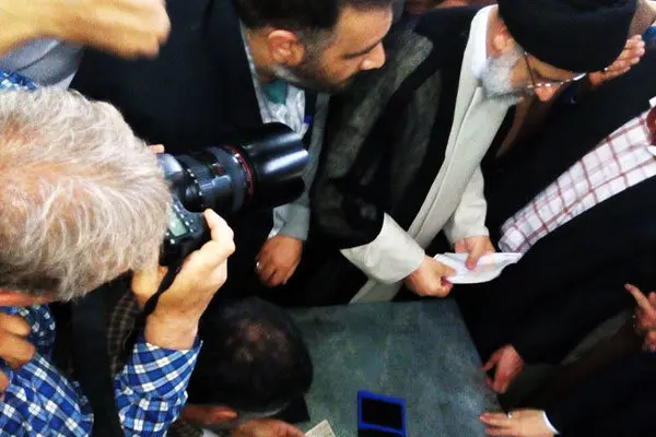 سید ابراهیم رییسی رای خود را به صندوق انتخابات انداخت