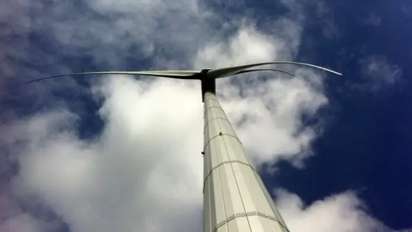 Four Dutch airports to go wind-powered