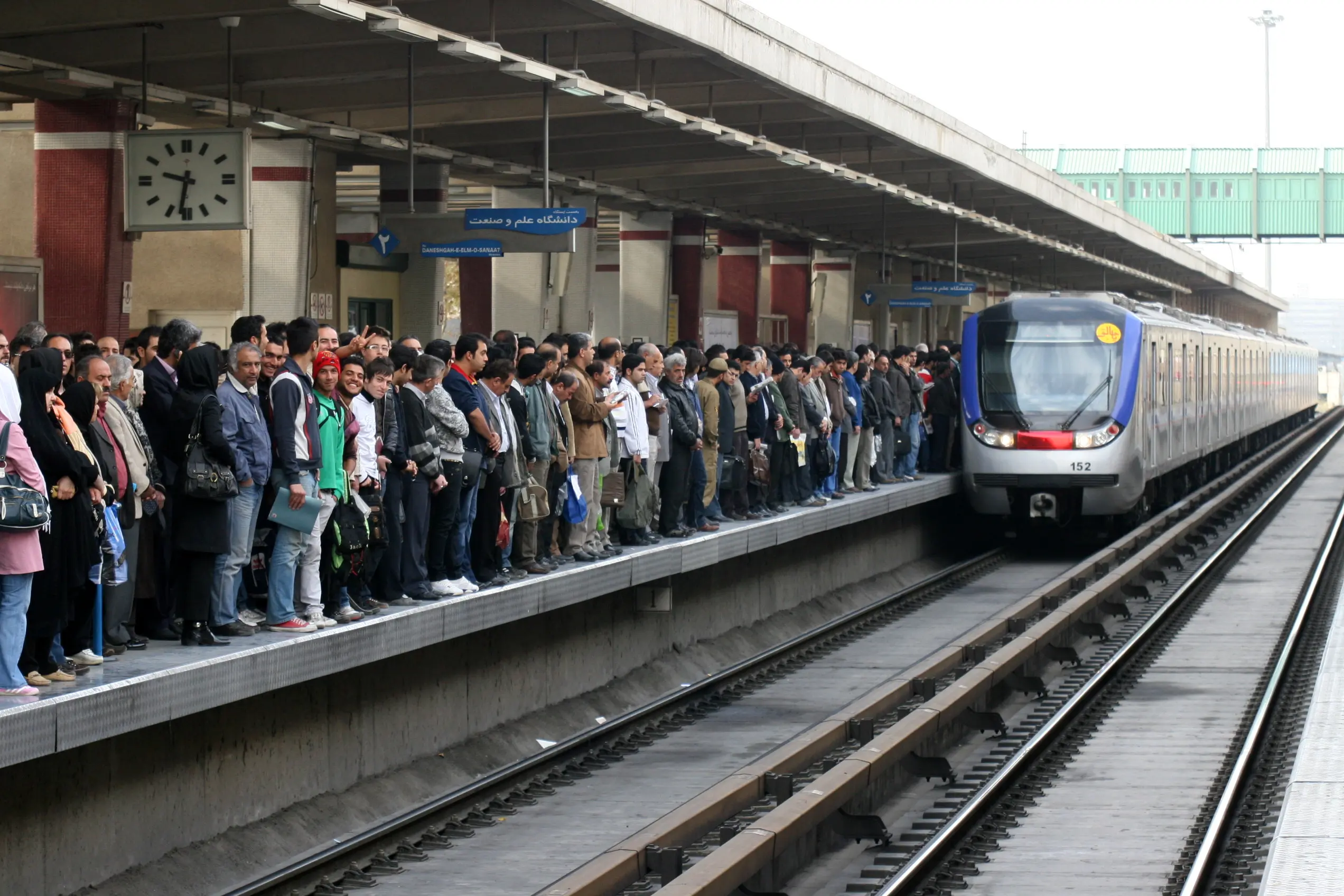 خودکشی نافرجام یک زن در ایستگاه متروی میرداماد