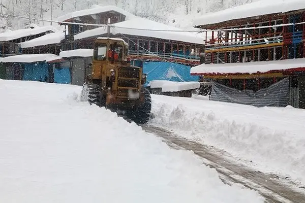 برف راه ارتباطی 10 روستای آذربایجان غربی را مسدود کرد