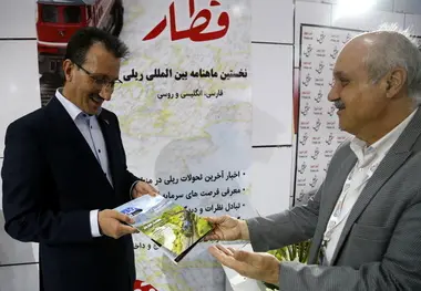 بازدید سعید رسولی از غرفه تین نیوز در نمایشگاه ریلی