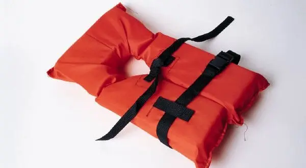 USCG warns over leaky lifejacket lights
