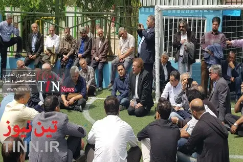 (فیلم) تجمع اعتراضی مالکان آژانس و اتومبیل کرایه مقابل سازمان ترافیک 