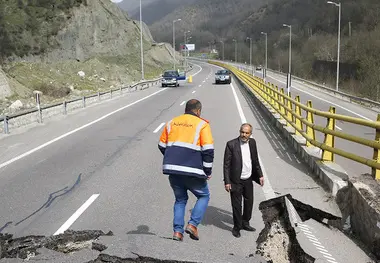 انسداد مجدد منطقه 4 آزادراه تهران ـ شمال به دلیل رانش کوه 