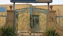 مردم زابل درب شورای‌شهر را گل گرفتند + تصاویر