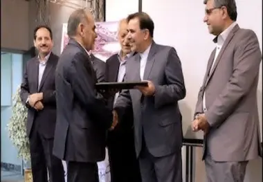 تقدیر از پیش‌کسوتان و بنیانگذاران دانشکده راه آهن دانشگاه علم و صنعت