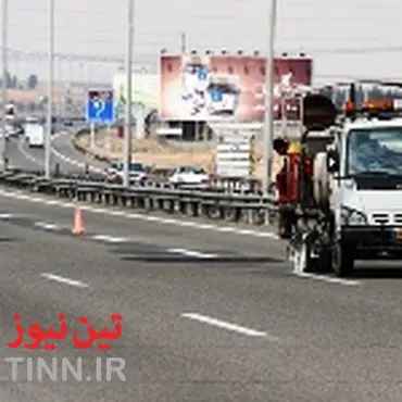 عملیات خط کشی در محورهای جاده ای استان قم در حال اجرا می باشد.