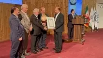 نشان عالی مسئولیت اجتماعی به مدیرکل روابط عمومی راه‌ آهن رسید