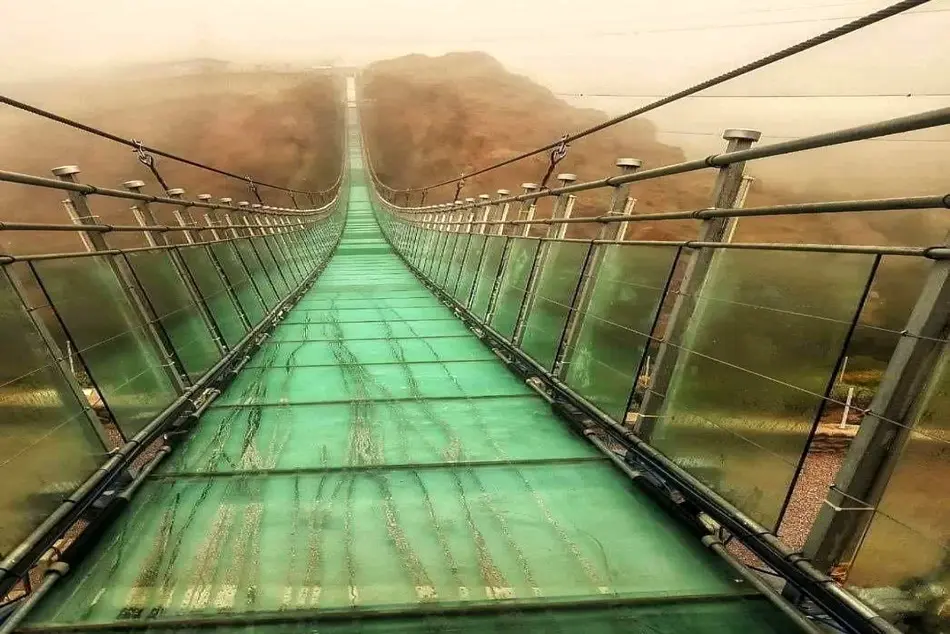 عکس| اولین پل شیشه‌ ای قوسی شکل جهان در اردبیل