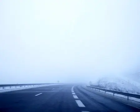 مه غلیظ دید رانندگان را در ارتفاعات شمالی زنجان کاهش داده است