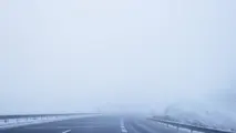 مه غلیظ دید رانندگان را در ارتفاعات شمالی زنجان کاهش داده است