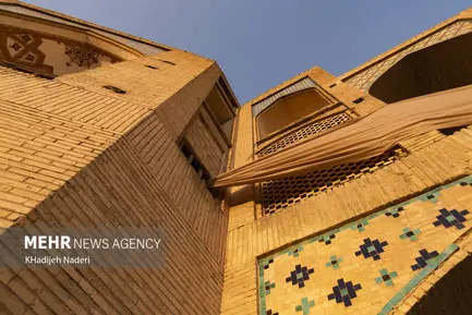 نصب جان پناه پل خواجو 