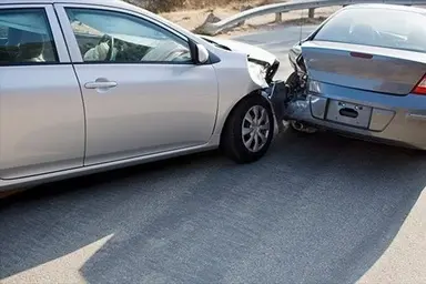 انفجار تانکر سوخت در تصادف زنجیره ای یزد؛ چهار خودرو طعمه حریق شدند