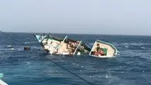 شناور ایرانی با ۱۷ کانتینر میوه در آبهای خلیج فارس غرق شد