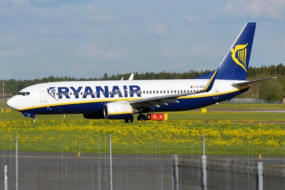 Ryanair B738 Overruns Runway On Landing At Bucharest